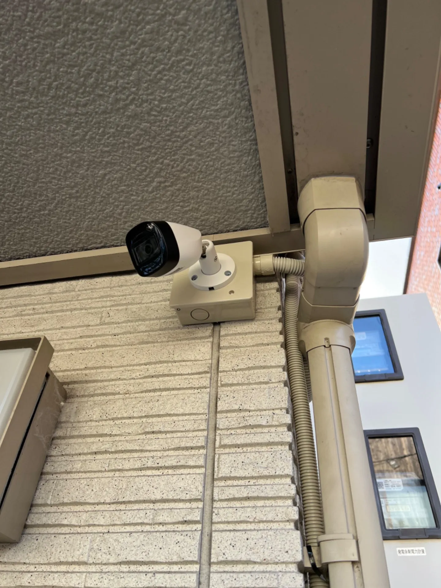 【兵庫】西宮市・防犯カメラ設置・一軒家・スマホで遠隔監視・防水カメラ・屋外カメラ