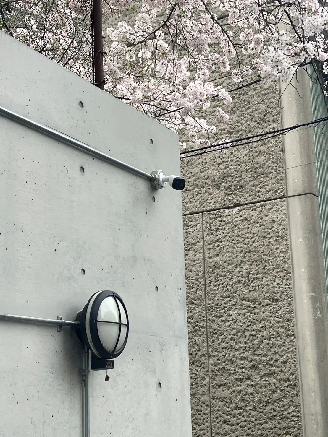 【奈良】奈良市・マンション・防犯カメラ設置工事・強盗対策・屋外カメラ・防水カメラ・暗視カメラ・遠隔監視