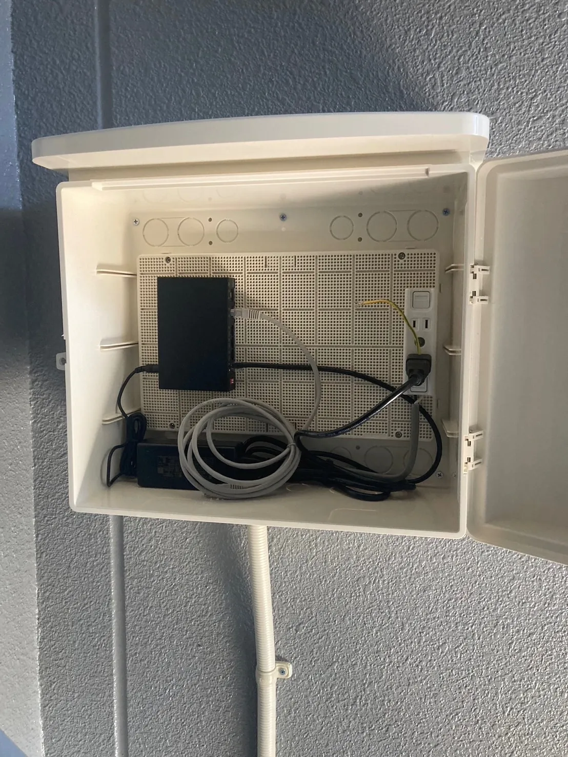 【大阪】泉大津市・駐車場・防犯カメラ設置工事・事故対策・屋外カメラ・防水カメラ・暗視カメラ・遠隔監視