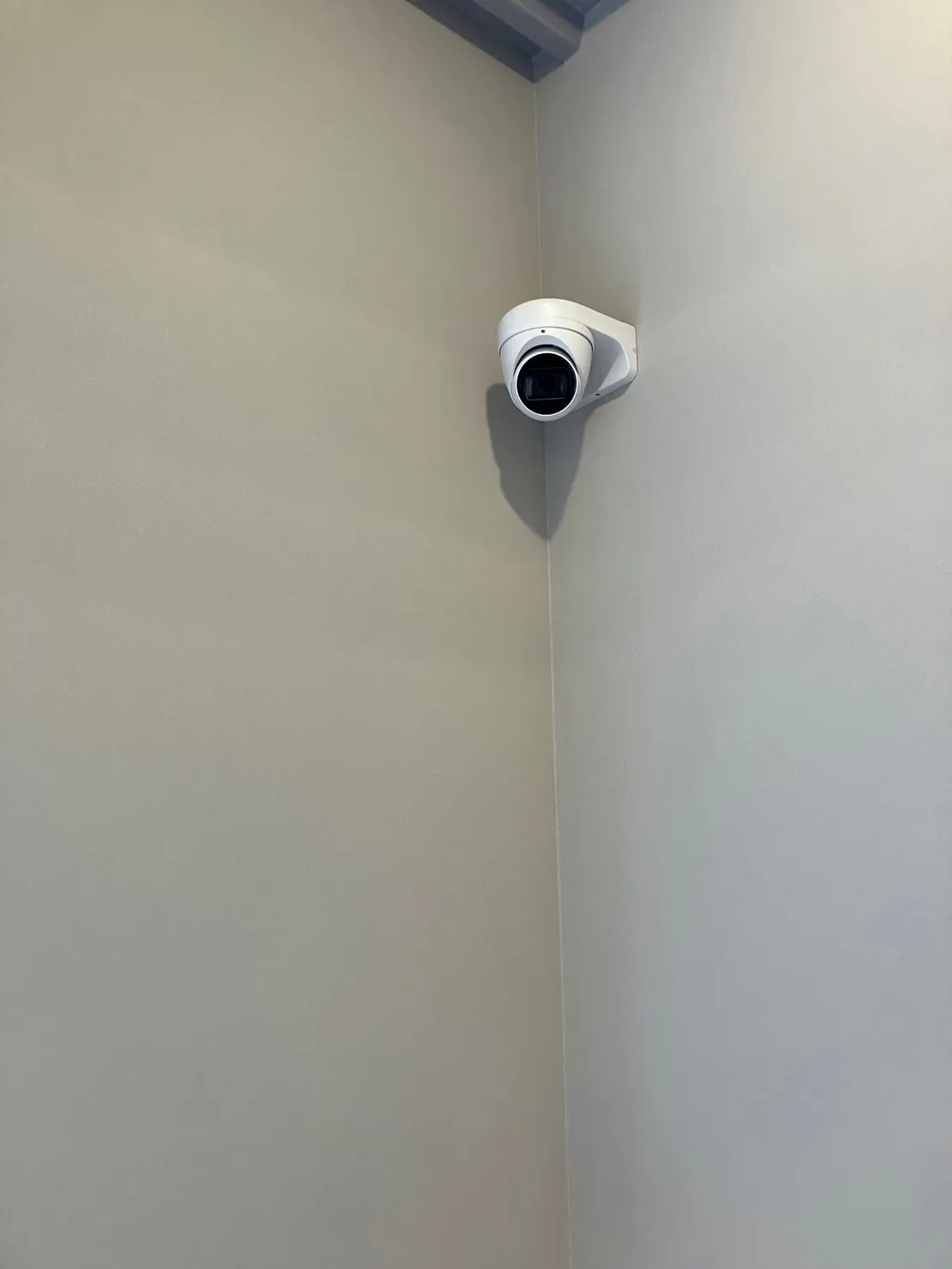 【大阪】大阪市・ジム・防犯カメラ設置工事・盗難対策・屋内カメラ・ドームカメラ・暗視カメラ・遠隔監視