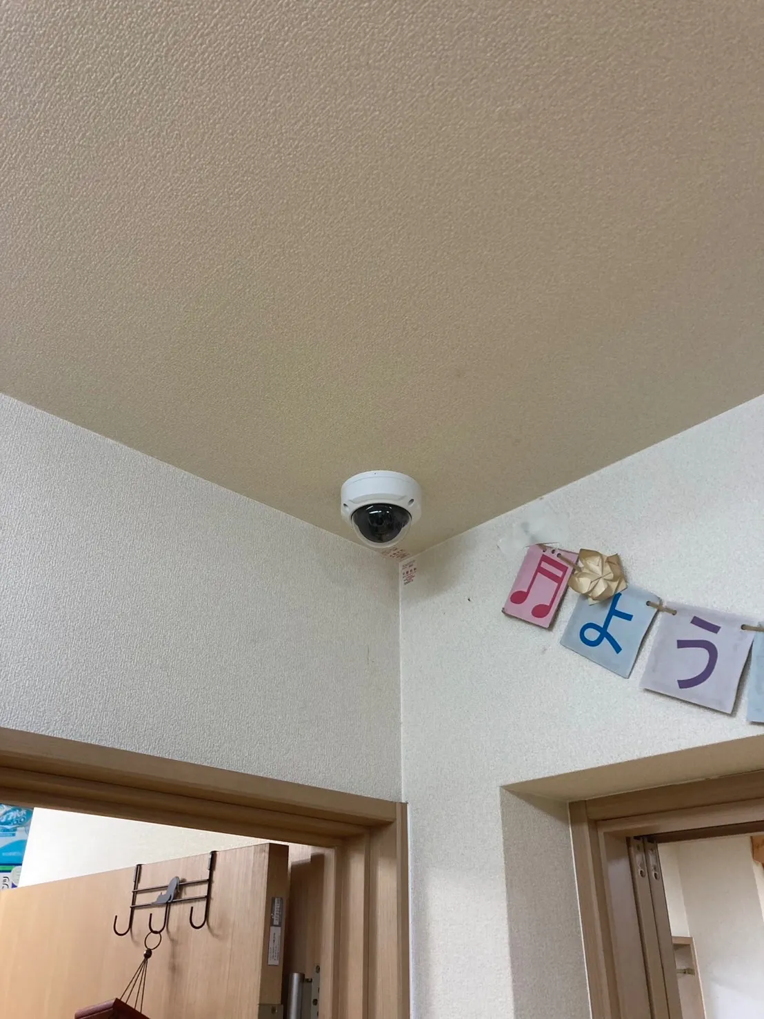 【奈良】奈良市・介護施設・防犯カメラ設置工事・事故対策・屋内カメラ・ドームカメラ・暗視カメラ・遠隔監視