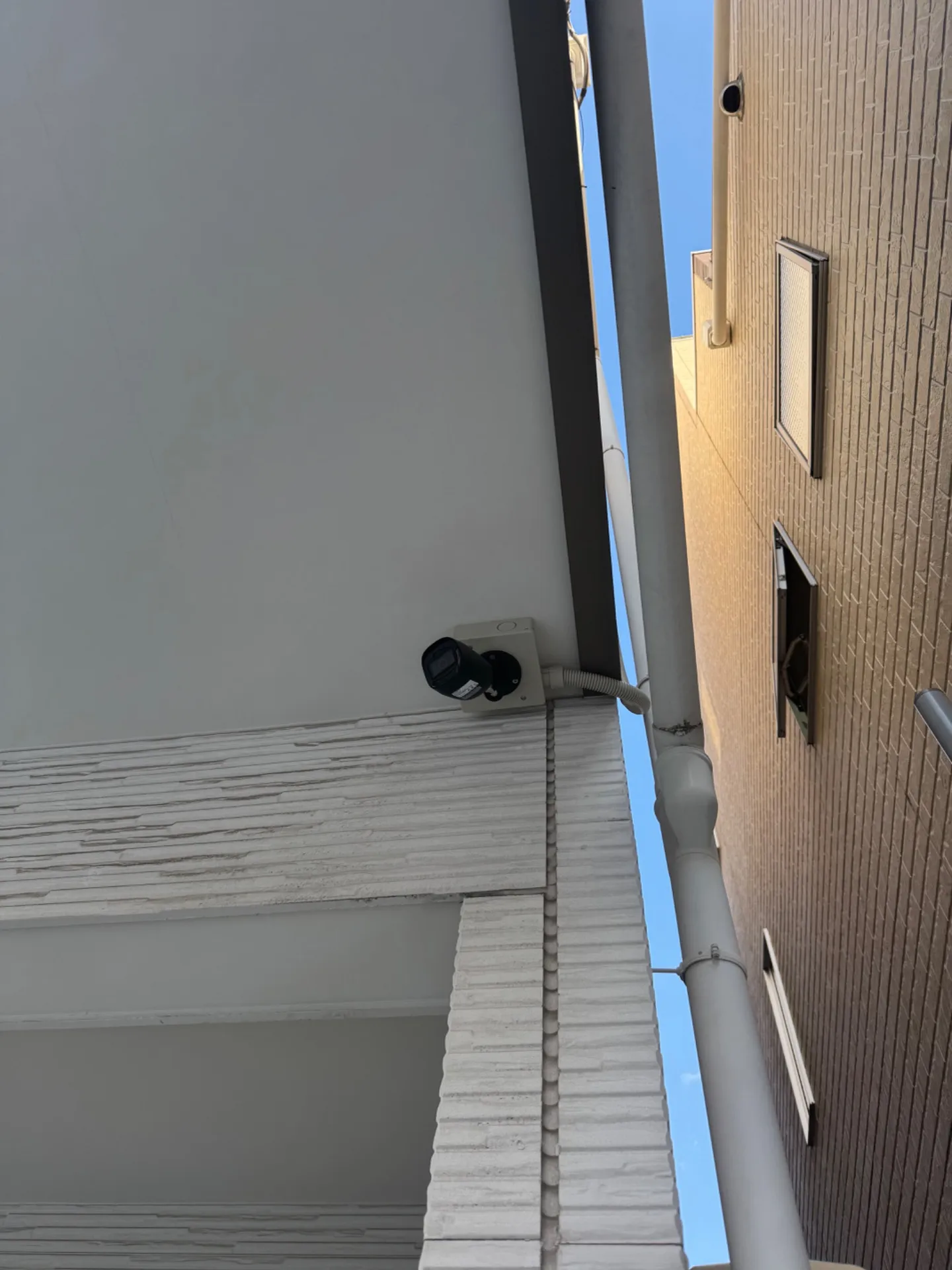 【兵庫】尼崎市・一軒家・防犯カメラ設置工事・強盗対策・屋外カメラ・防水カメラ・暗視カメラ・遠隔監視