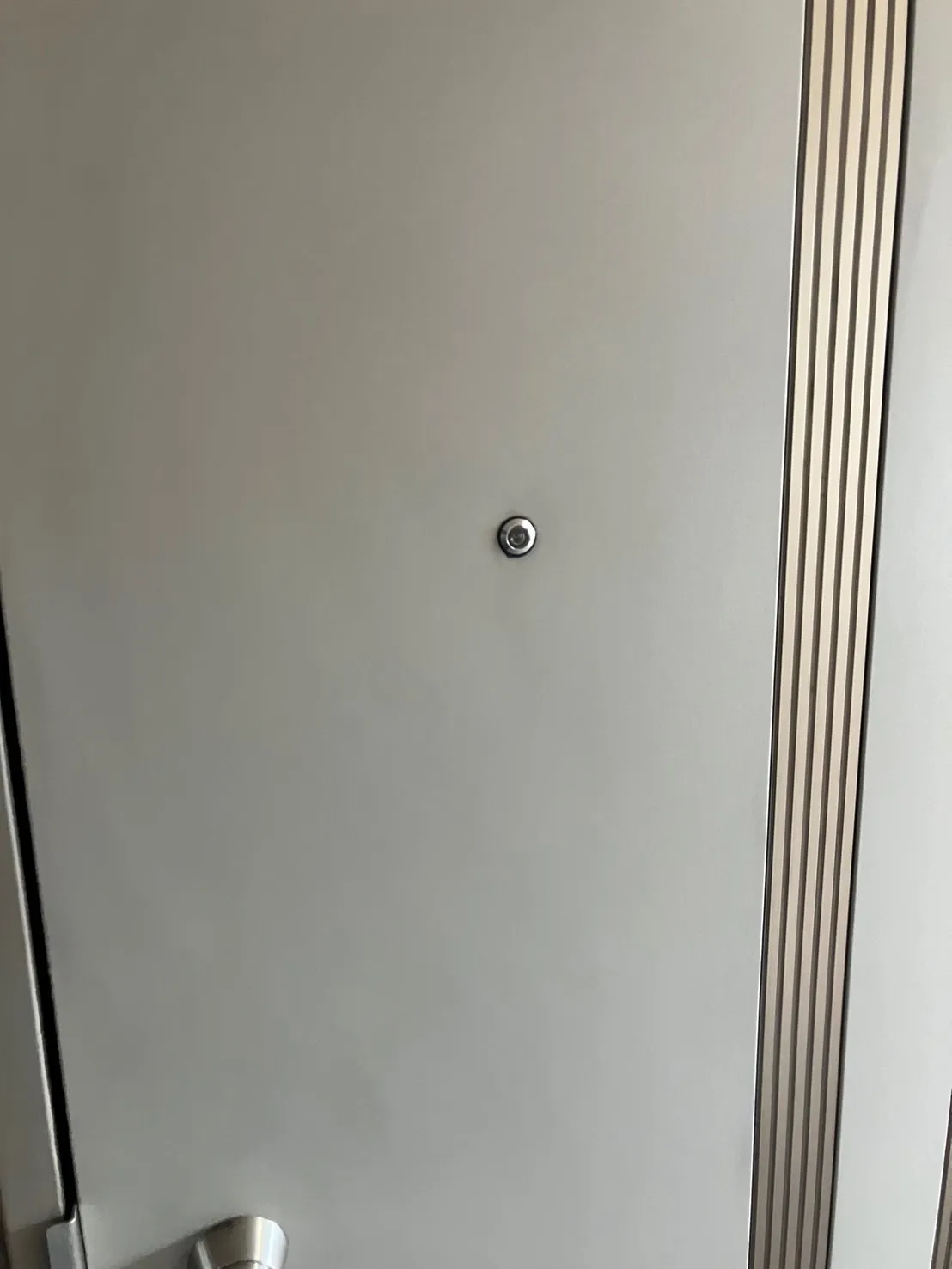 【大阪】大阪市・マンション・防犯カメラ設置工事・嫌がらせ対策・ドアビュアー型カメラ・覗き穴カメラ・隠しカメラ・証拠撮り