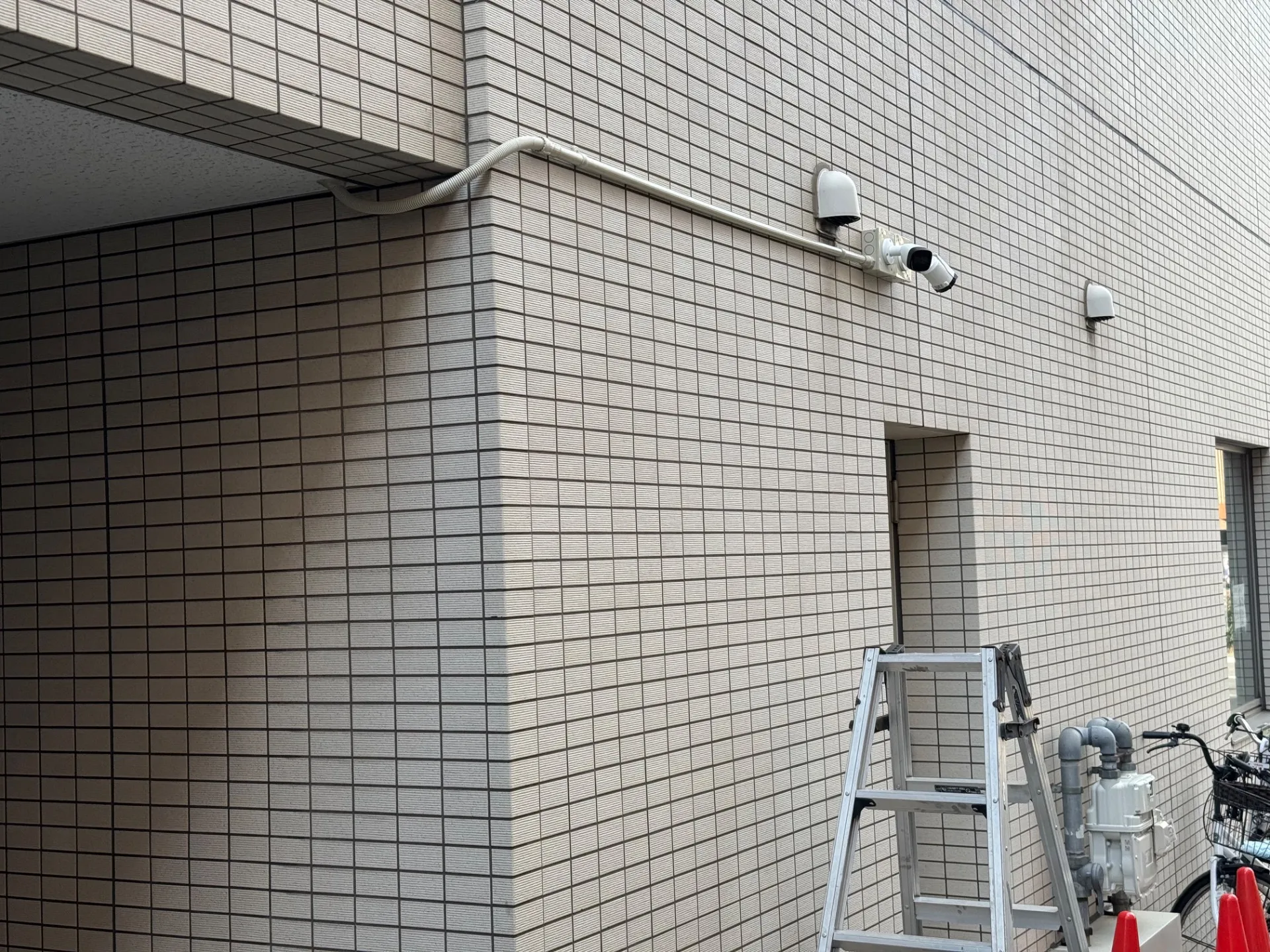 【兵庫】尼崎市・マンション・防犯カメラ設置工事・強盗対策・屋外カメラ・防水カメラ・暗視カメラ・遠隔監視