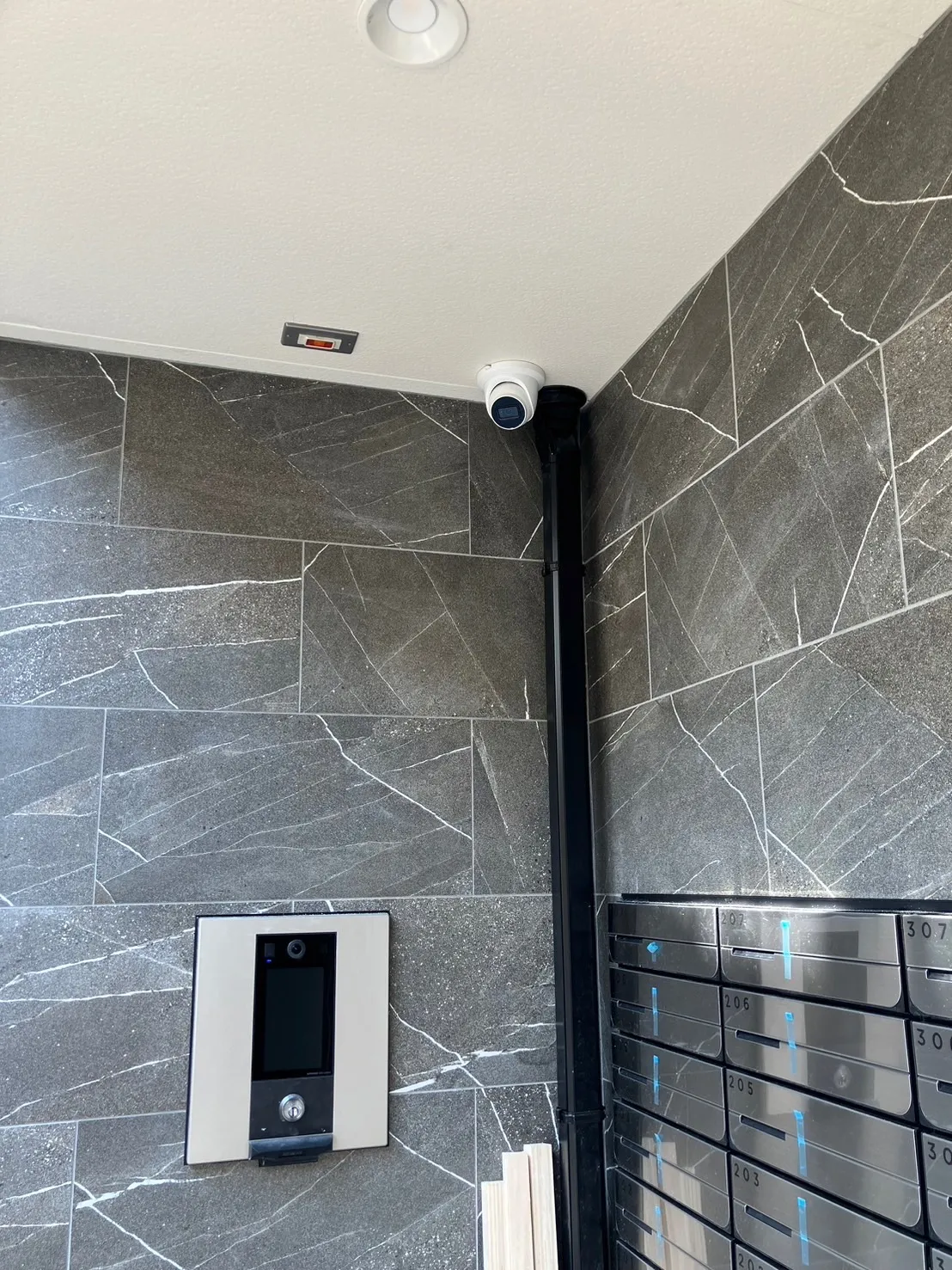 【京都】京都市・マンション・防犯カメラ設置工事・強盗対策・屋外カメラ・防水カメラ・暗視カメラ・遠隔監視