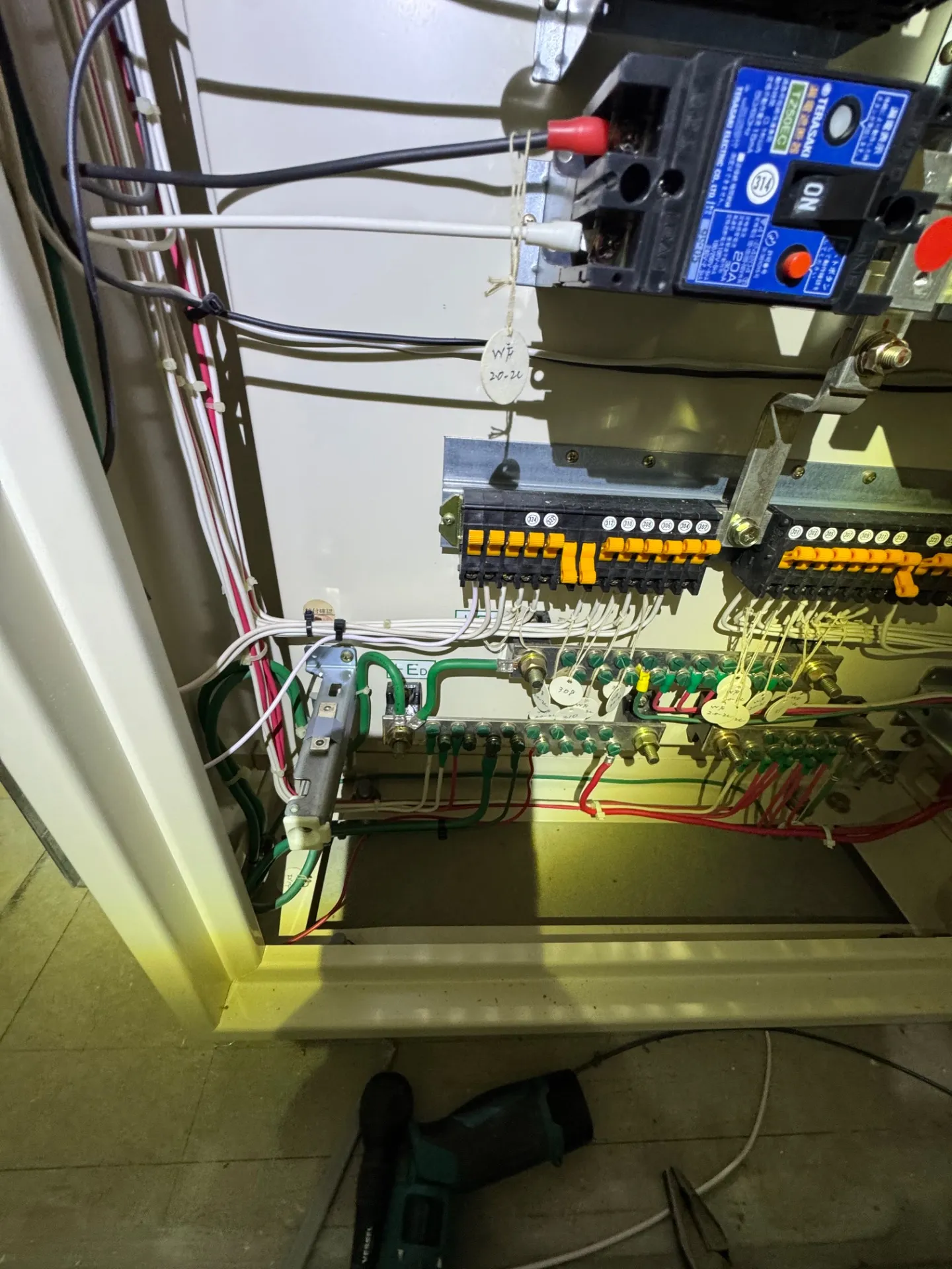 【兵庫】伊丹市・マンション・防犯カメラ設置工事・強盗対策・屋外カメラ・防水カメラ・暗視カメラ・遠隔監視