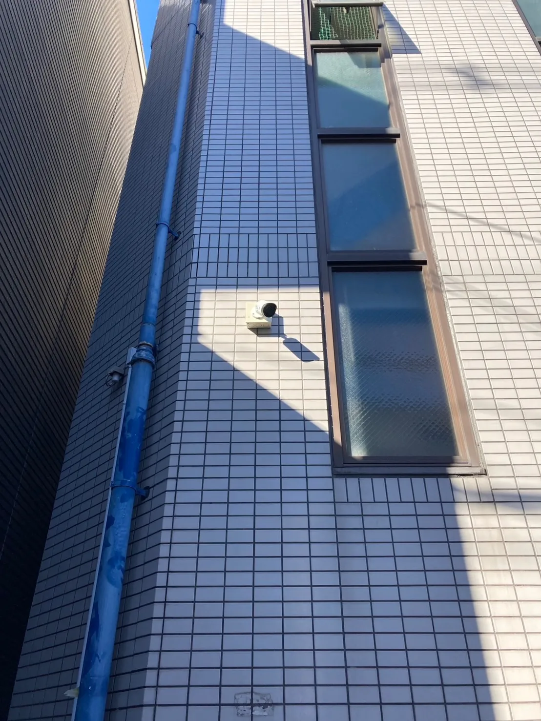 【大阪】大阪市・マンション・防犯カメラ設置工事・不審者対策・屋外カメラ・防水カメラ・暗視カメラ・遠隔監視