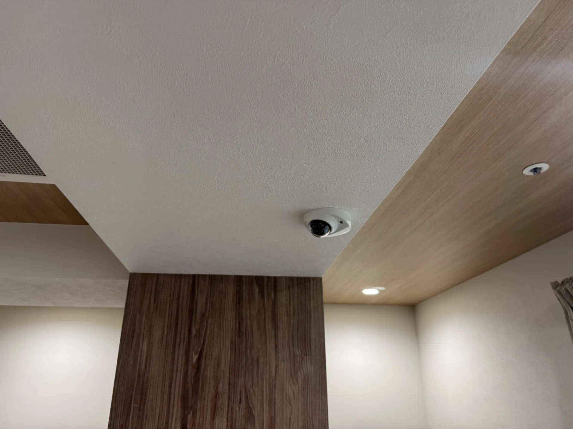 【兵庫】西宮市・介護施設・防犯カメラ設置工事・事故対策・屋外カメラ・防水カメラ・暗視カメラ・遠隔監視